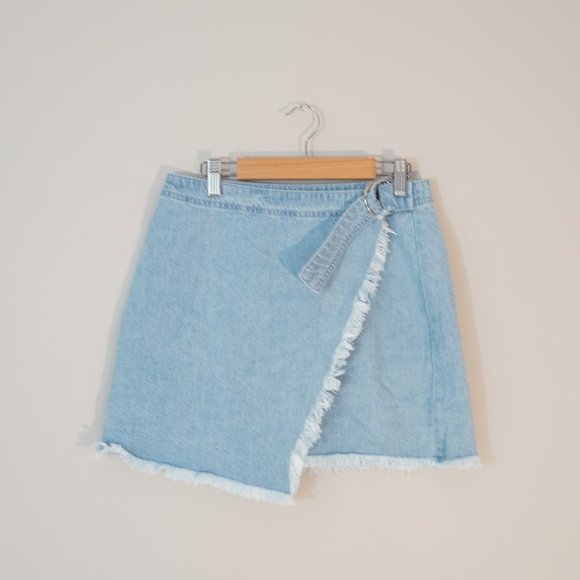 Tobi NWT Light Denim Asymmetrical Mini Skirt - Picture 4 of 8